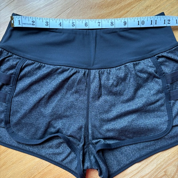Lululemon black shorts - Picture 3 of 6